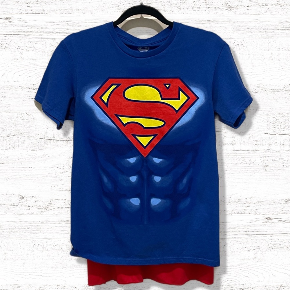 DC Comics Men's Superman Graphic Tee Shirt With Cape Size Small